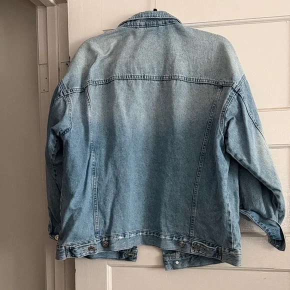 H&M Light Wash Oversized Denim Jacket - Picture 6 of 6